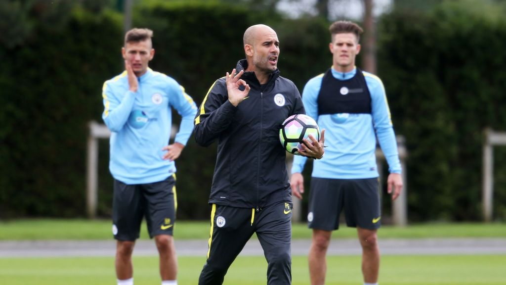 Pep Guardiola setelah sukses sebagai pemain tetap melanjutkan karirnya sebagai pelatih karena dedikasinya pada dunia sepakbola